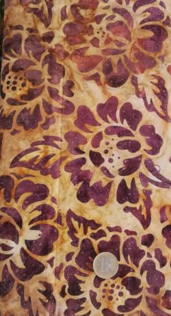 Batik fleurs  violettes sur fonds doré 1758