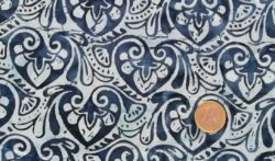 Batik Lys sur fond bleu marine 9402