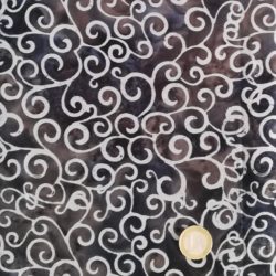 Batik arabesque sur fond bleu 9440