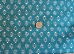 Motif blanc sur fond bleu 3202
