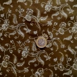 Motifs blanc sur fond vert olive 10347