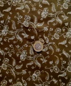 Motifs blanc sur fond vert olive 10347
