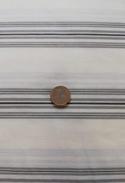 Lignes grises sur fond blanc 8702