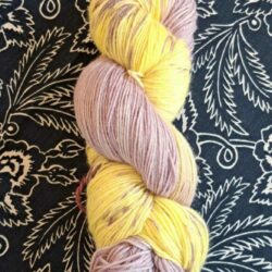 Echeveau de Laine à chaussettes Laine/soie jaune lilas