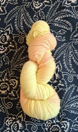 Echeveaux Laine à chaussettes saumon jaune pastel en merino