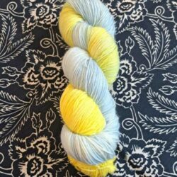 Echeveau de Laine à chaussettes Laine/soie jaune et bleu